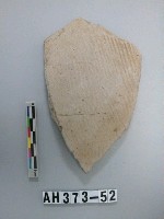 藏品(灰色夾砂陶片)的圖片